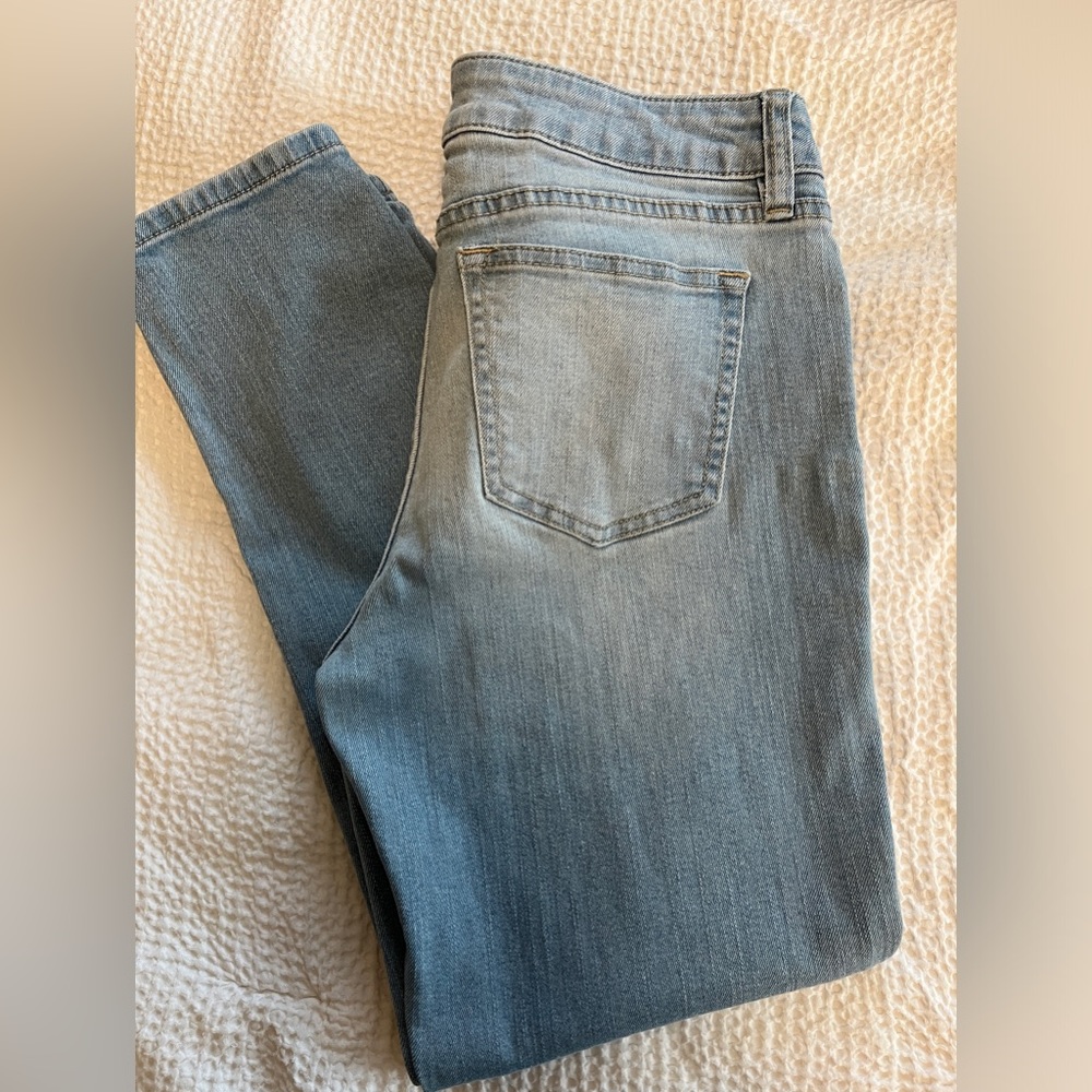 A.n.a. Women’s skinny jeans, light wash, size 6